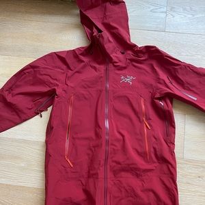 Arc'teryx
Sabre Jacket Men's
Color: Red Beach size medium